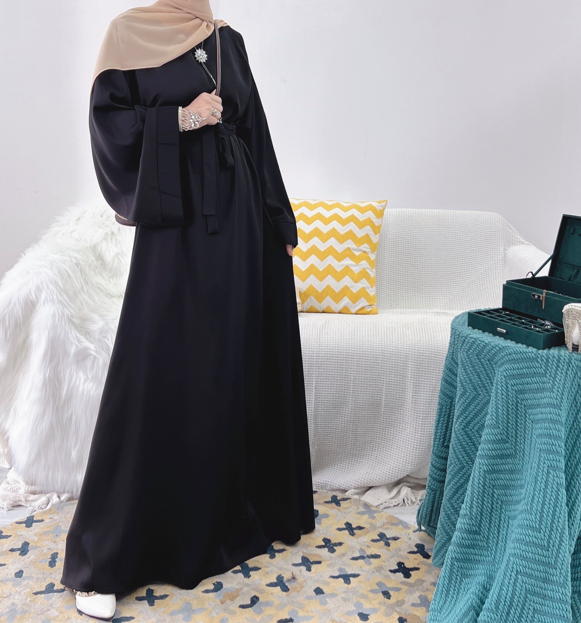 Flowing Maxi Dress Abaya in Black | Eolante Clothing 