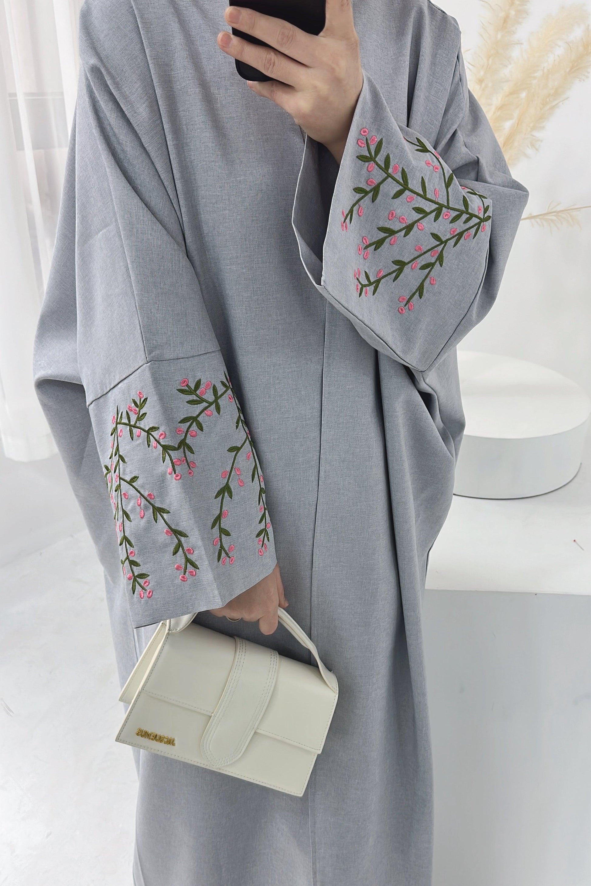 Crinkled Texture Abaya in Gray | Eolante Clothing 