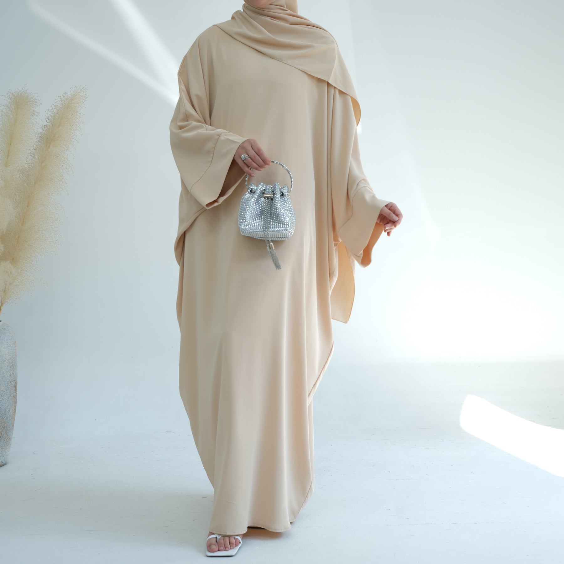 Nida Fabric in Beige Maxi Abaya | Eolante Clothing 