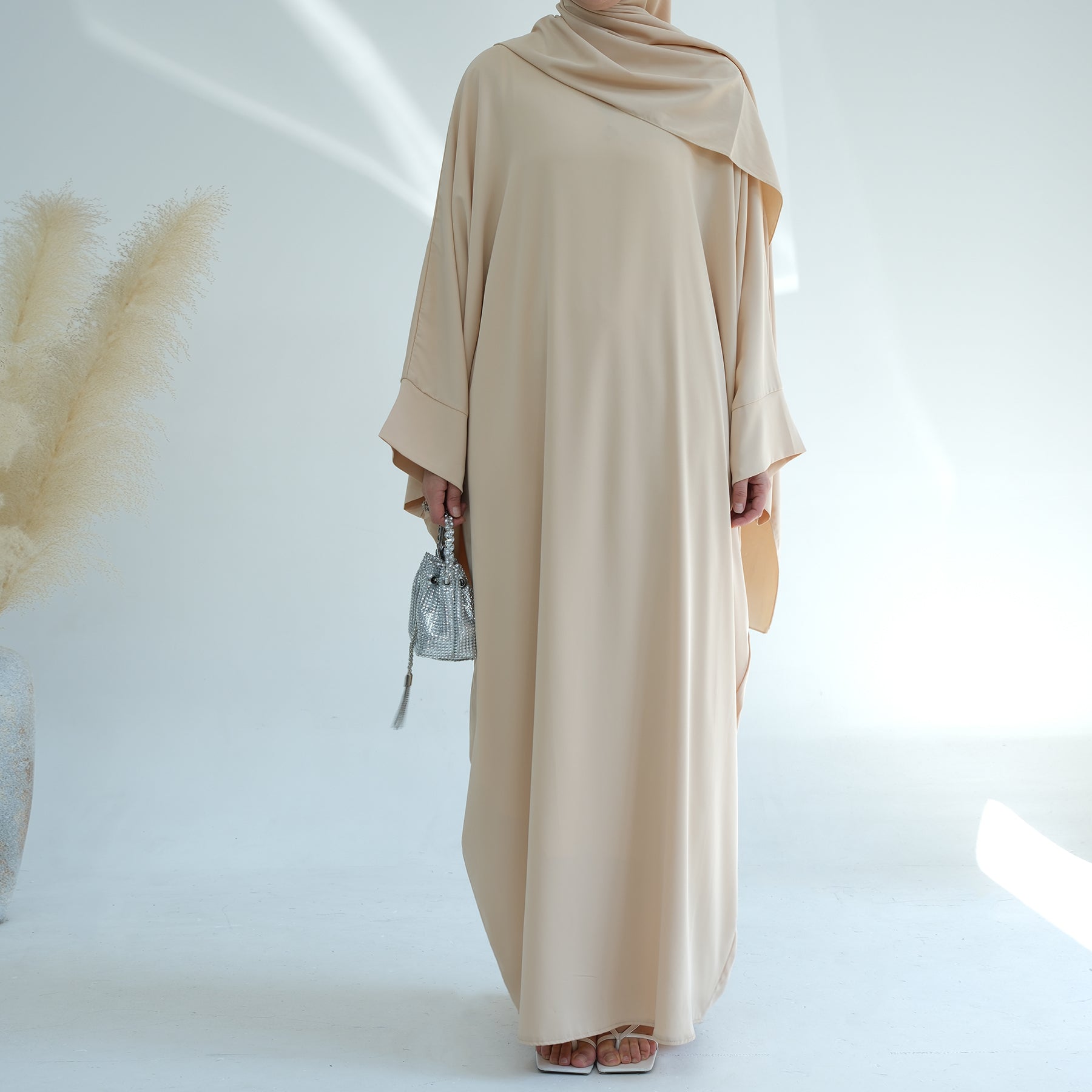 Nida Fabric in Beige Maxi Abaya | Eolante Clothing 