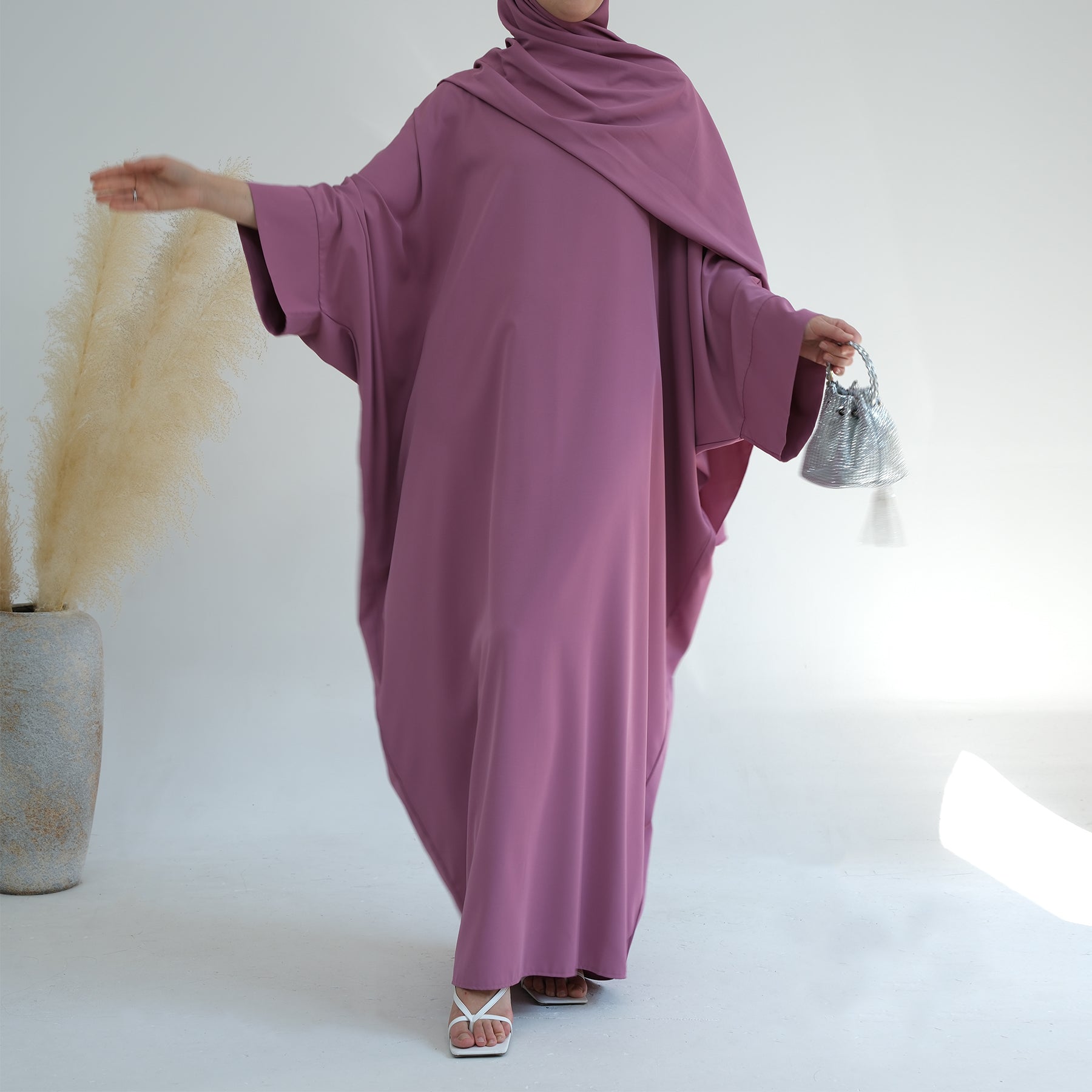 Batswing Sleeve Maxi Abaya in Nida Fabric | Eolante Clothing 