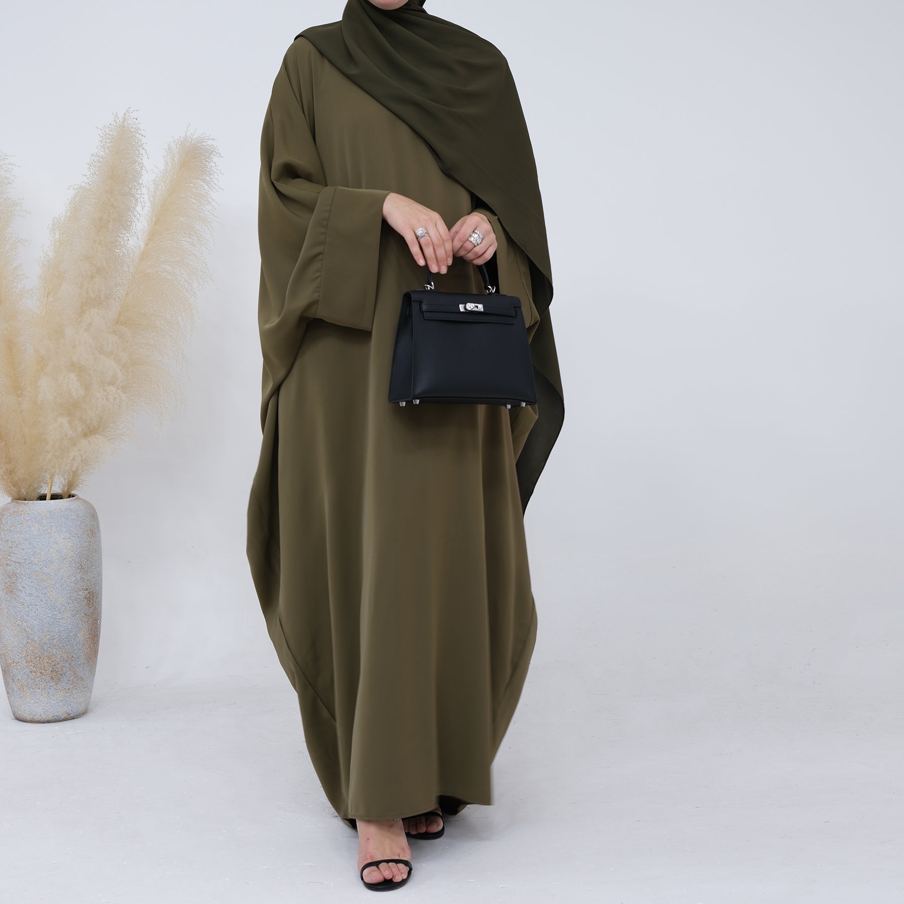 Batwing Sleeve in Army Green Maxi Abaya | Eolante Clothing 