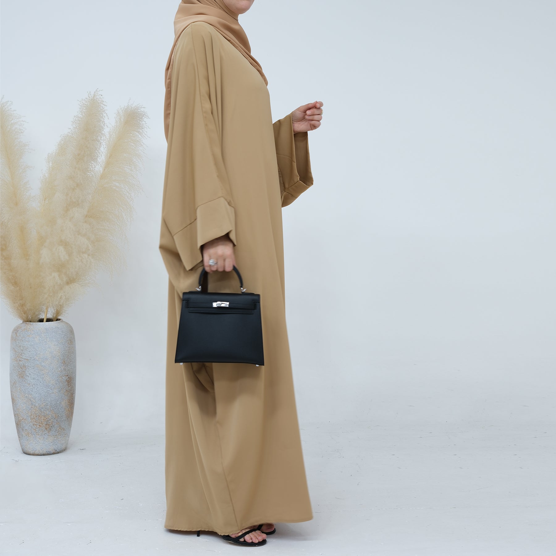 Nida Fabric in Khaki Maxi Abaya | Eolante Clothing 