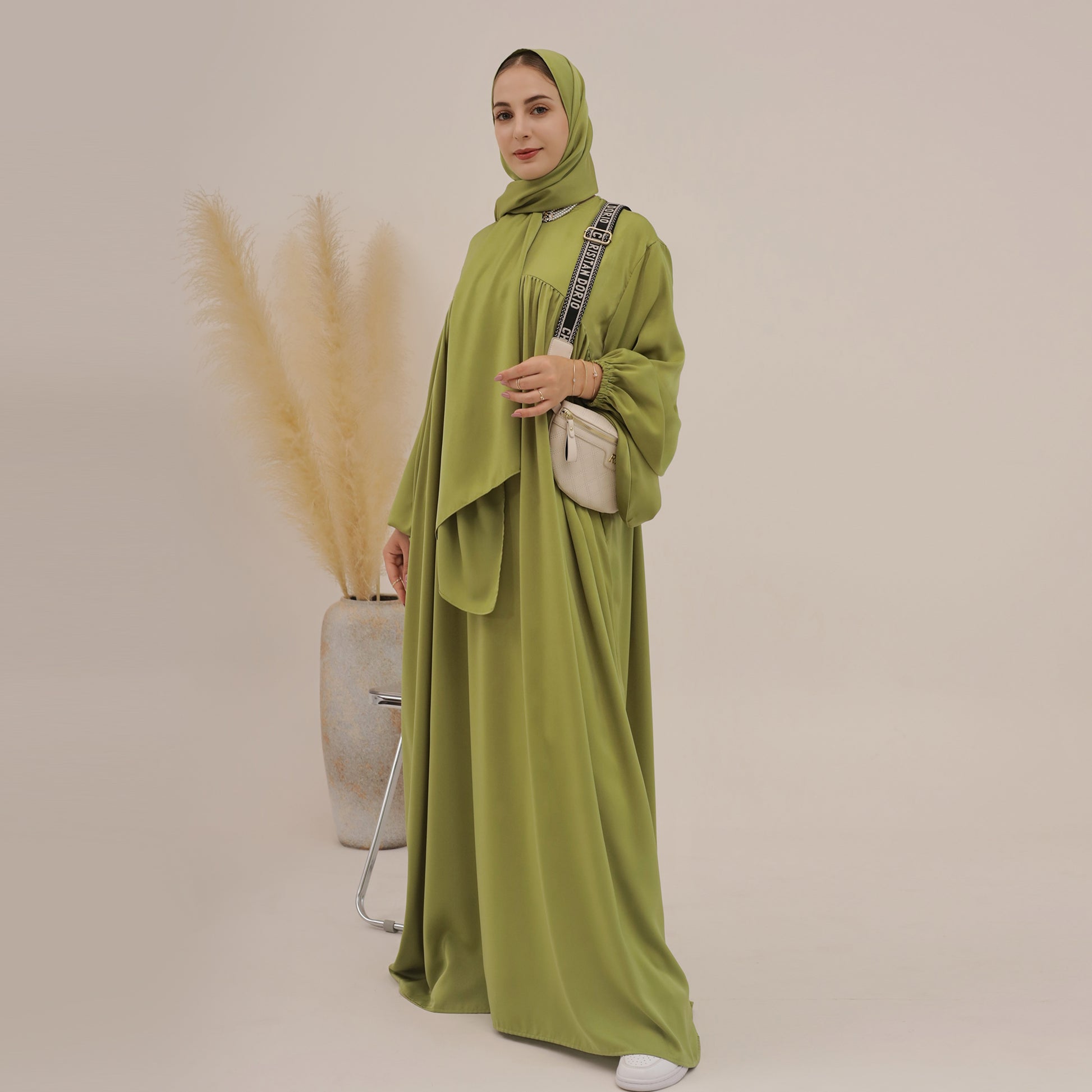 Oversized Maxi Abaya in Avocado Green | Eolante Clothing 