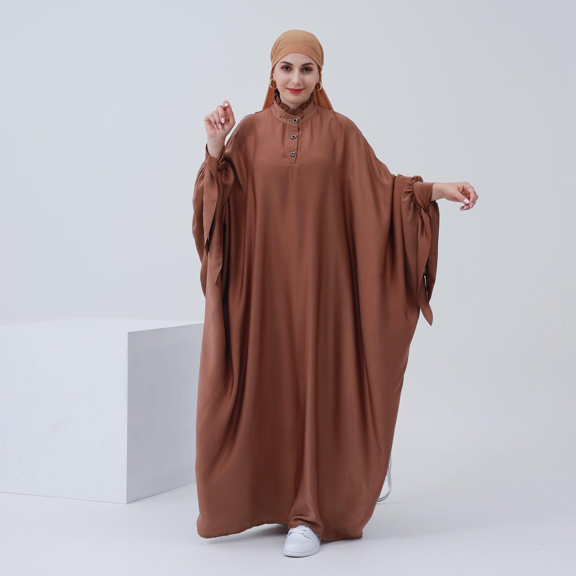 Buttoned Batwing Sleeves in Maxi Abaya | Eolante Clothing 