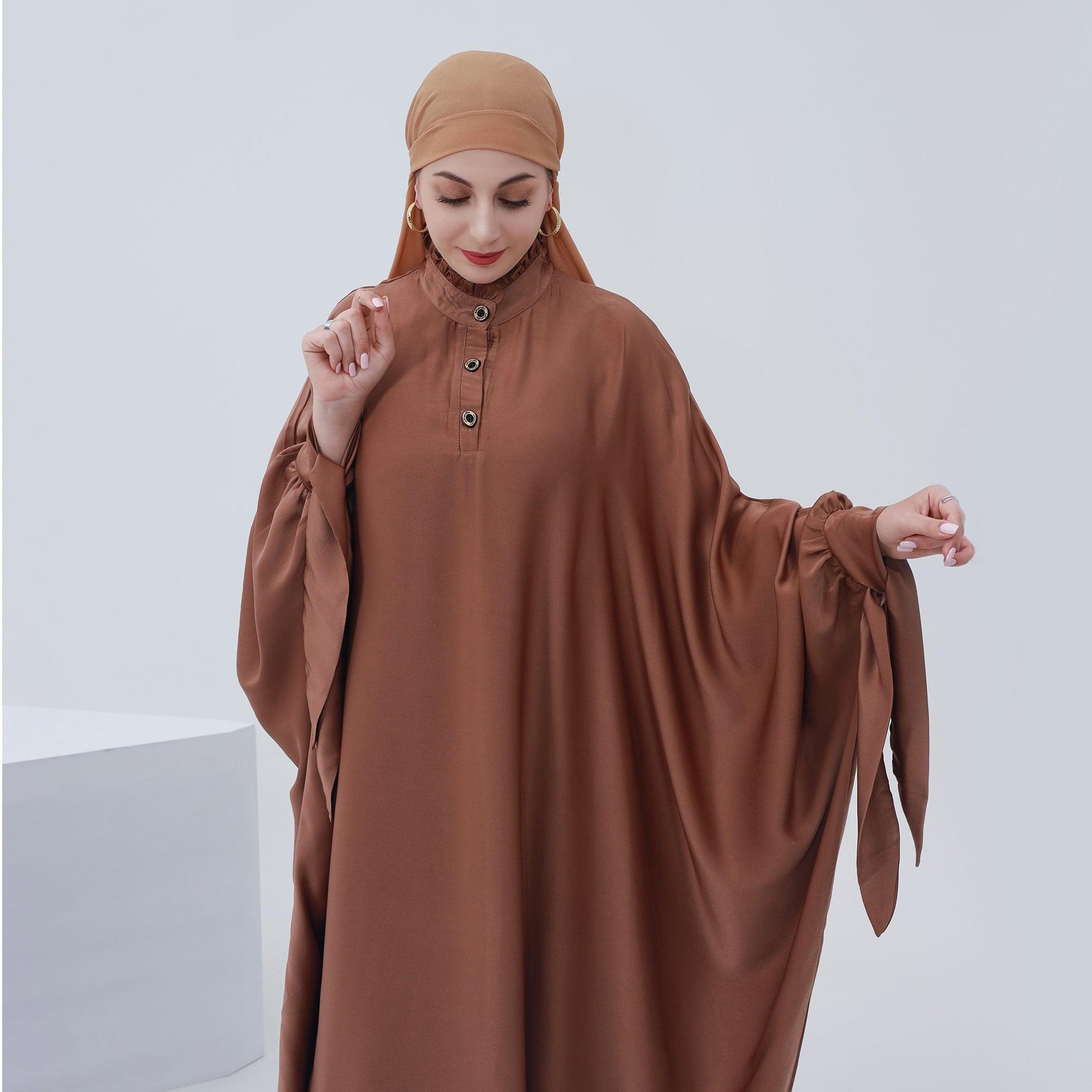 Maxi Abaya with Buttoned Batwing Sleeves | Eolante Clothing 