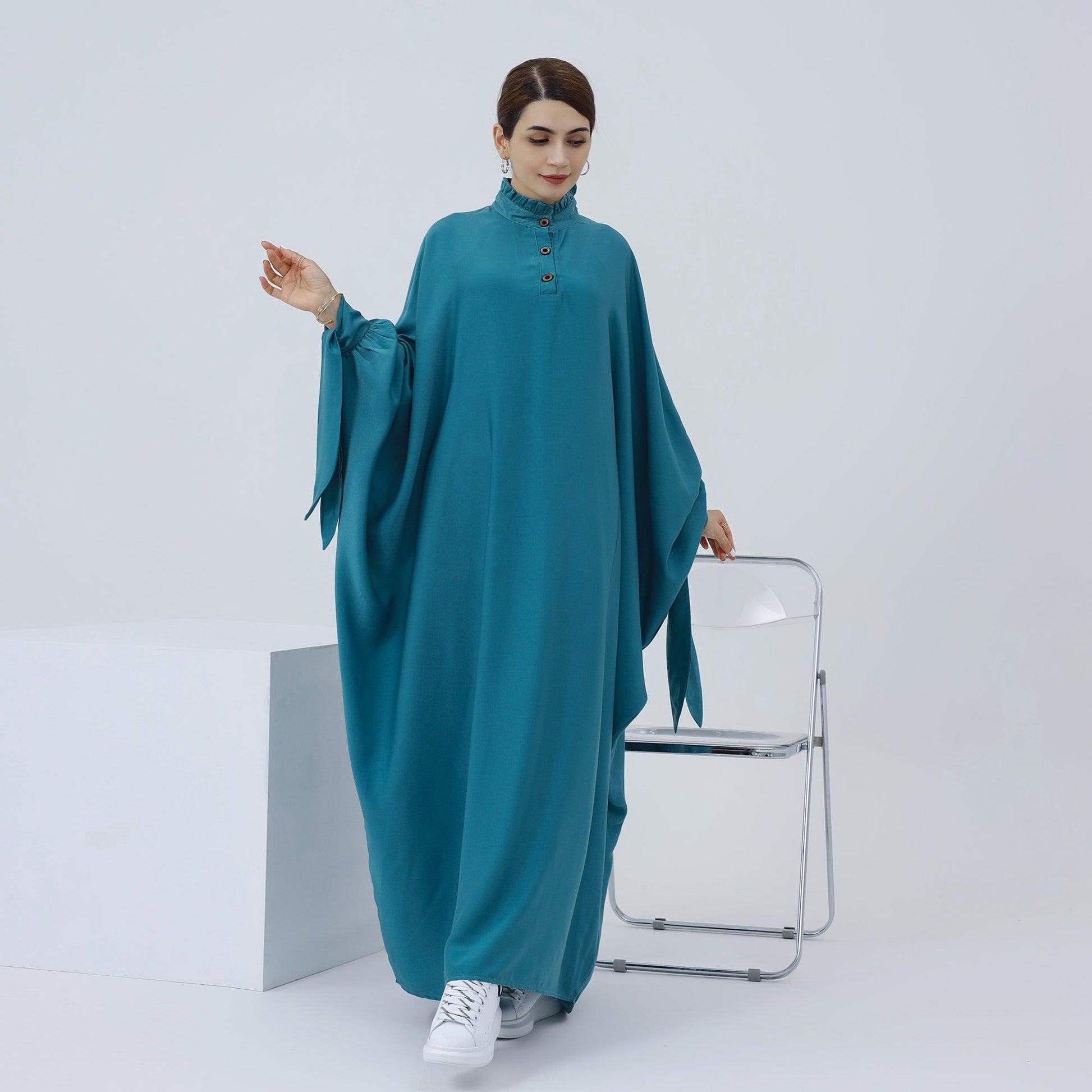 Aquamarine Buttoned Maxi Abaya | Eolante Clothing 