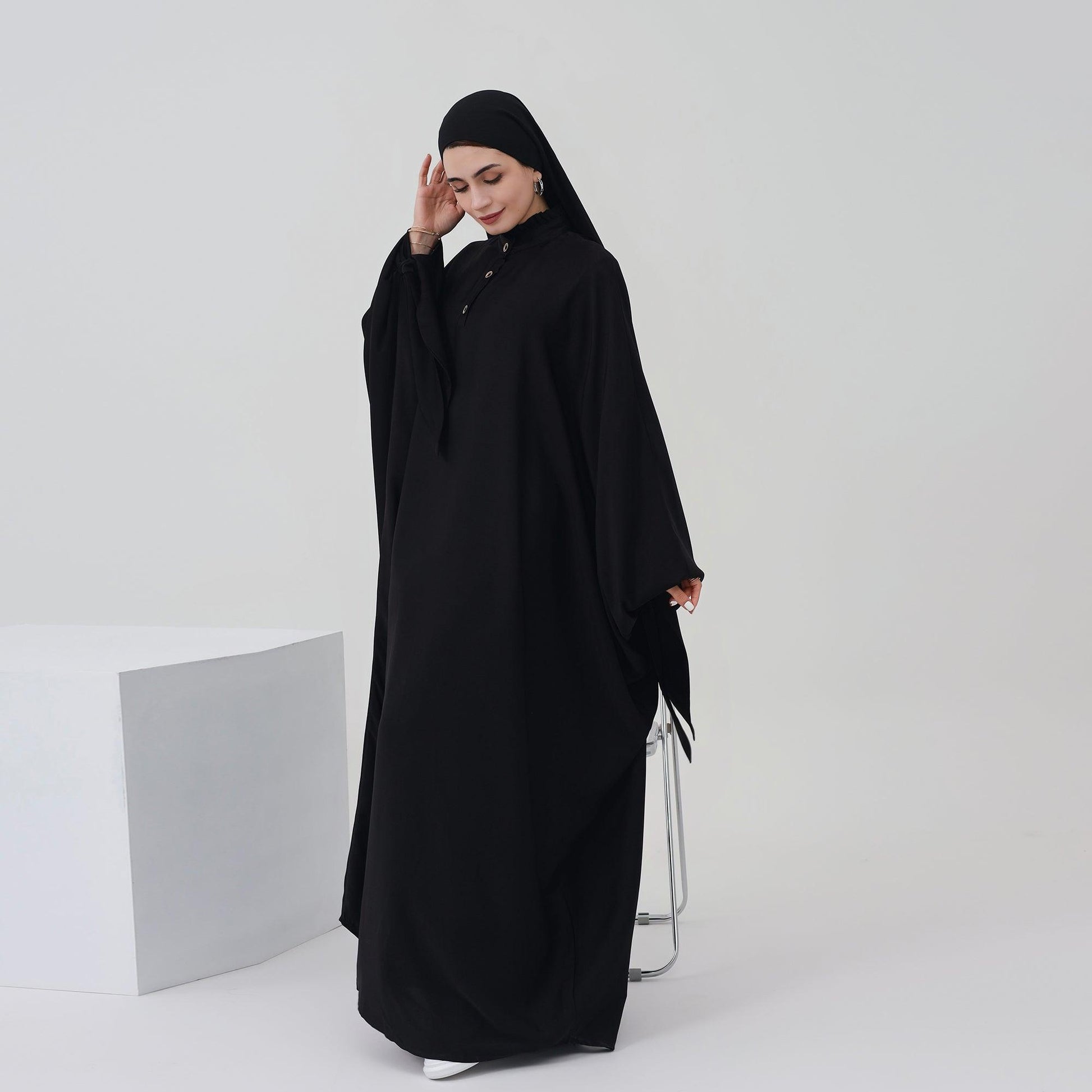 Batwing Sleeves in Black Maxi Abaya | Eolante Clothing 