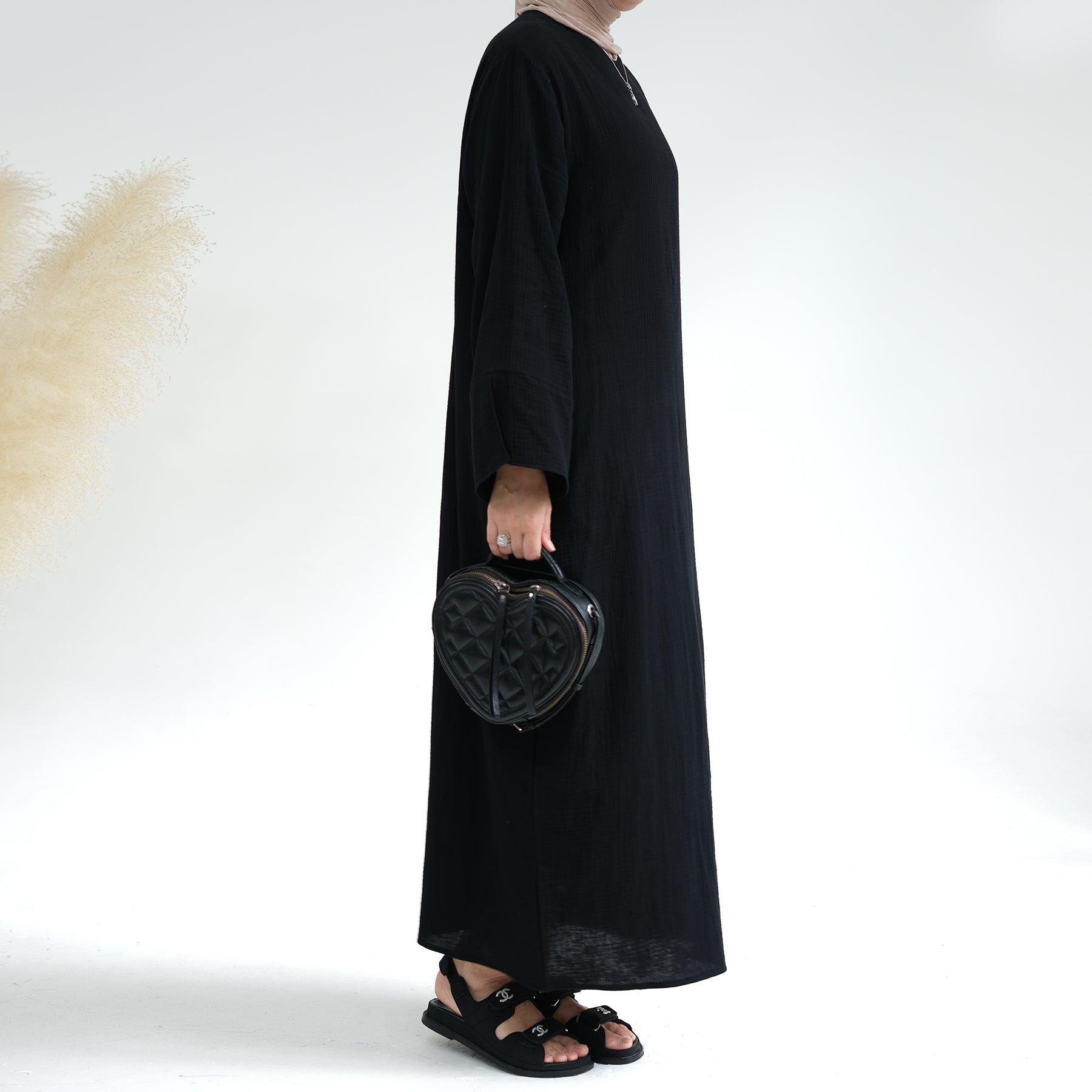 Crinkled Maxi Abaya in Black | Eolante Clothing 