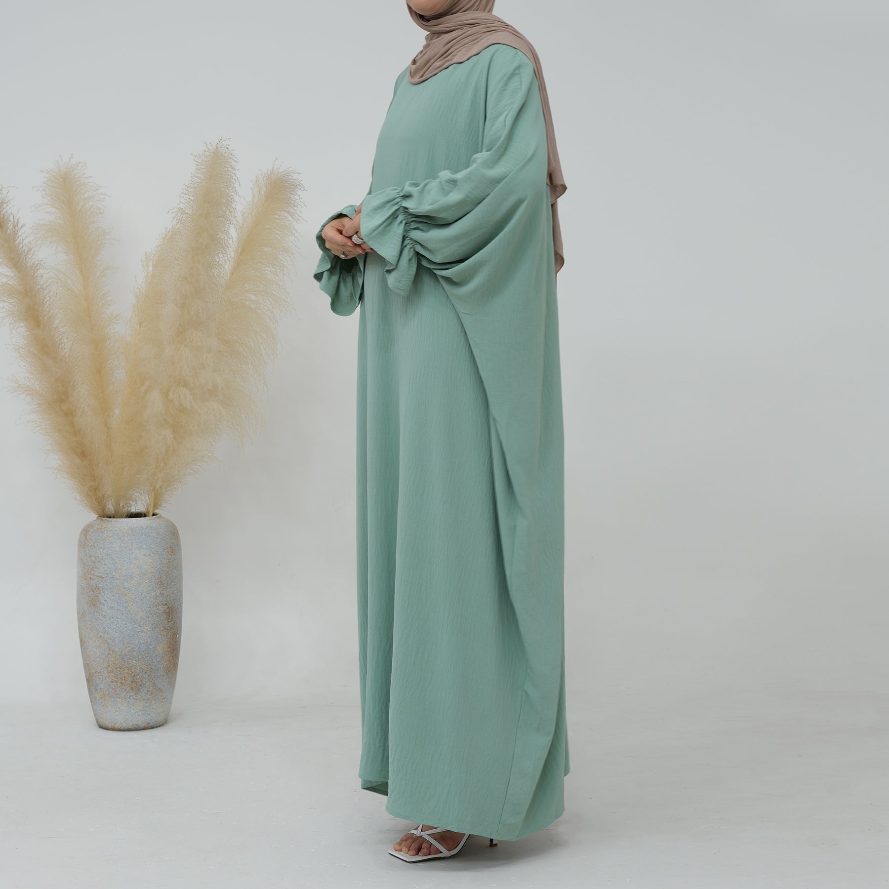 Cinched Sleeves in Light Green Maxi Abaya | Eolante Clothing 