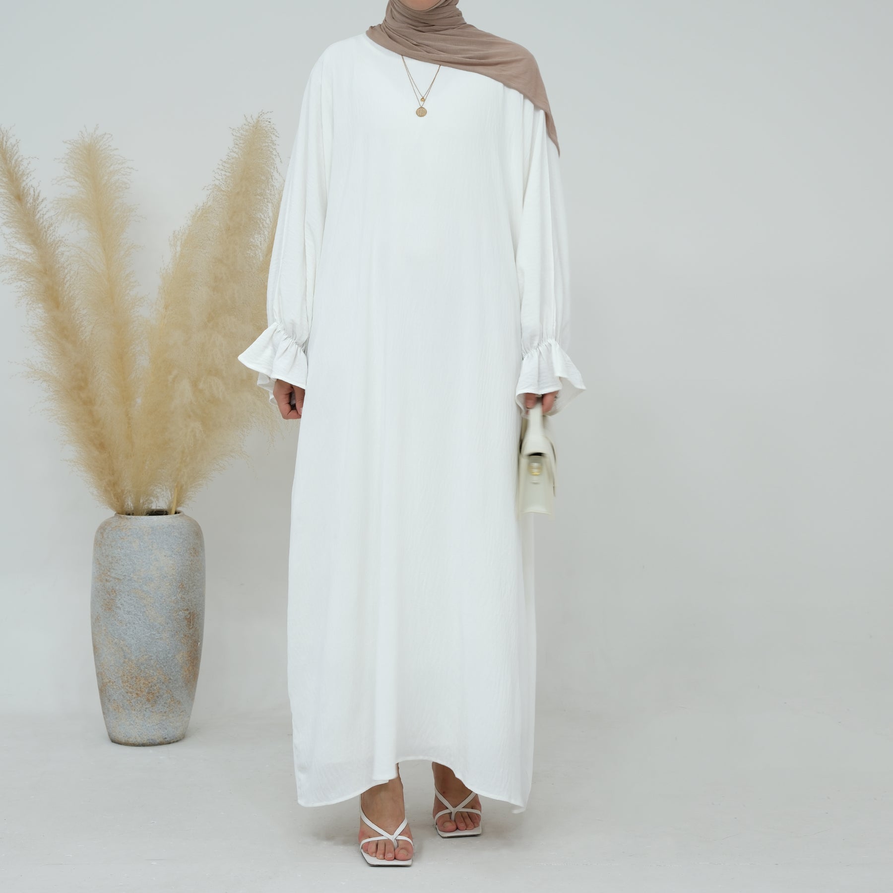 White Abaya Dress with Cinched Sleeves | Eolante Clothing 