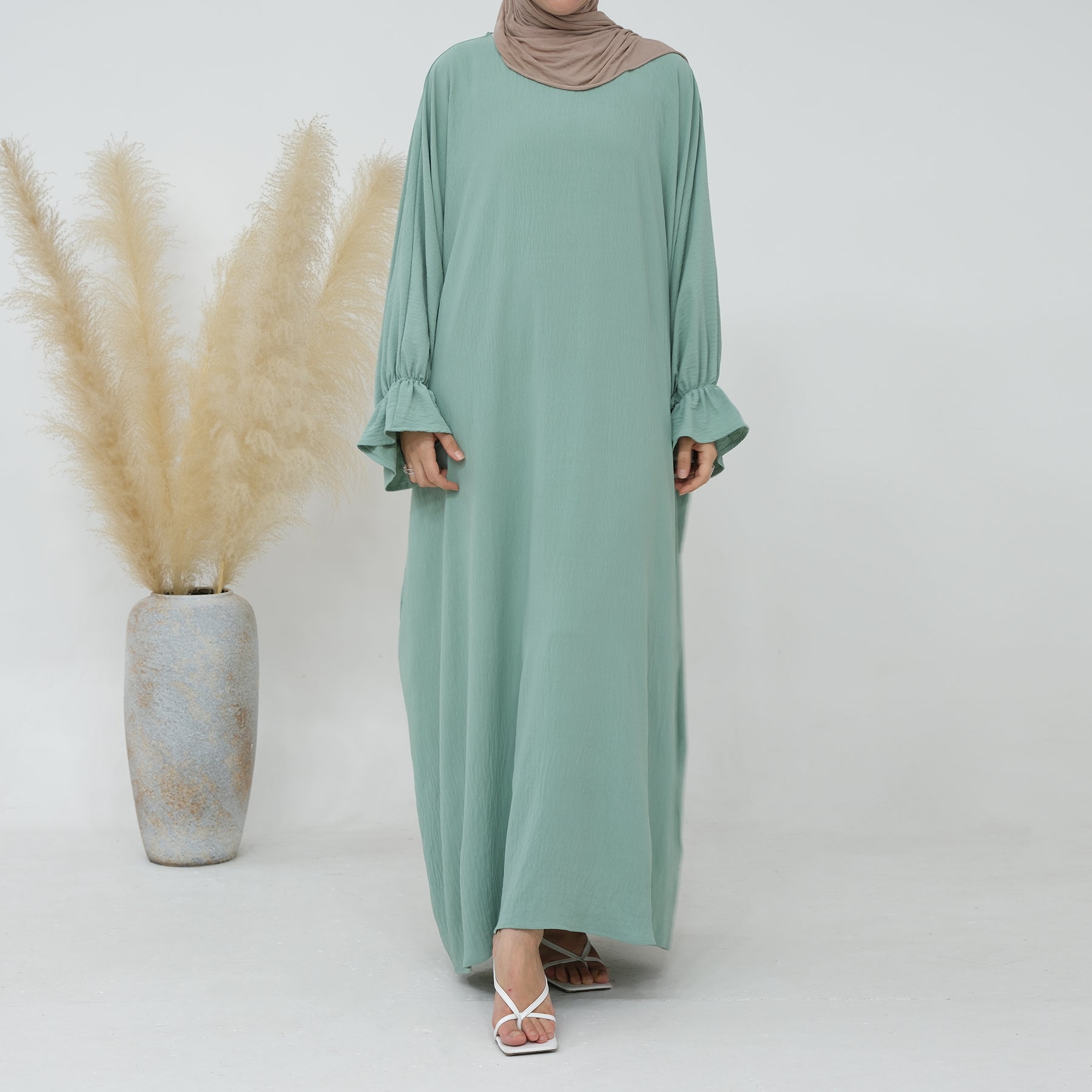 Cinched Maxi Abaya in Light Green | Eolante Clothing 