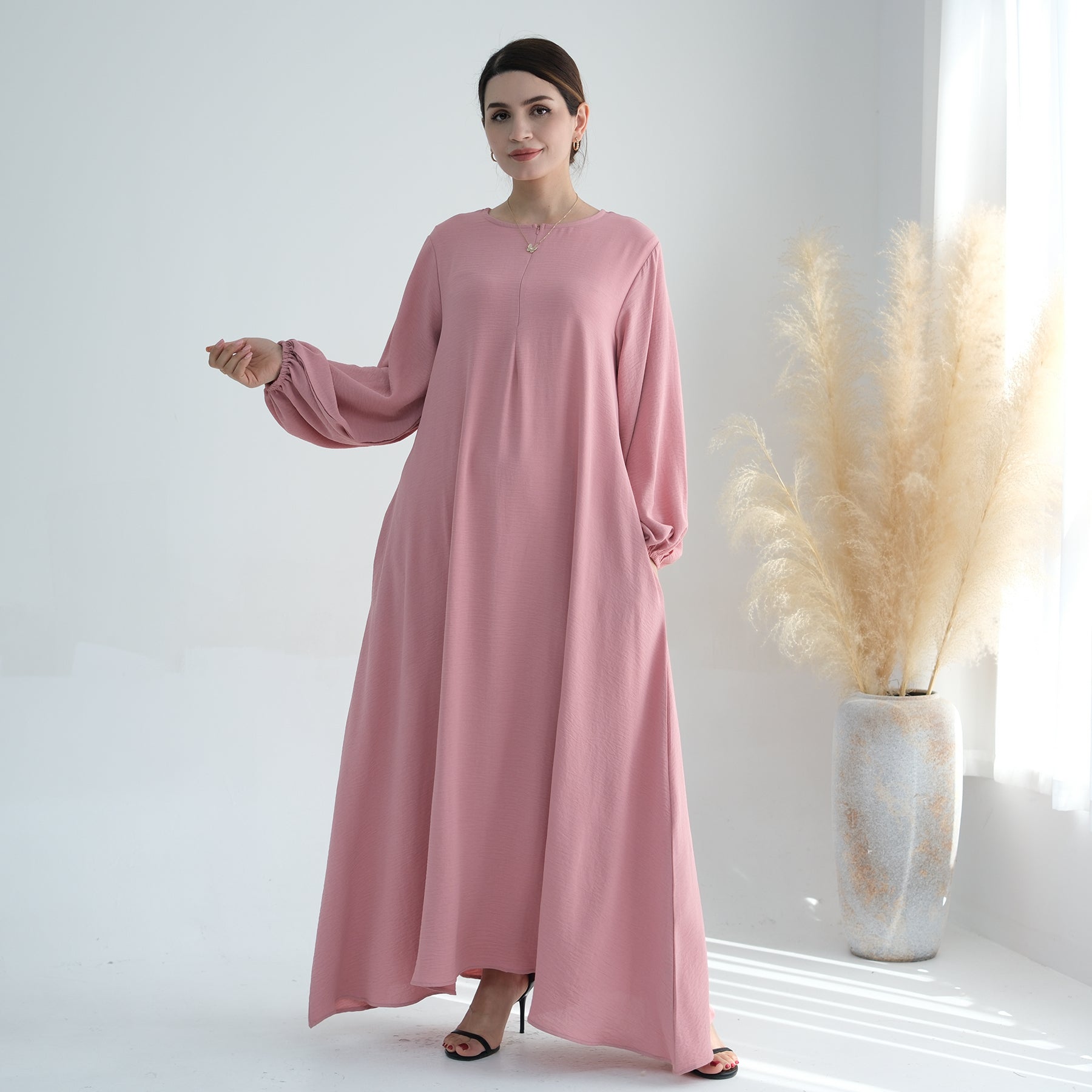 Gathered Sleeve Maxi Abaya in Petal Pink | Eolante Clothing 