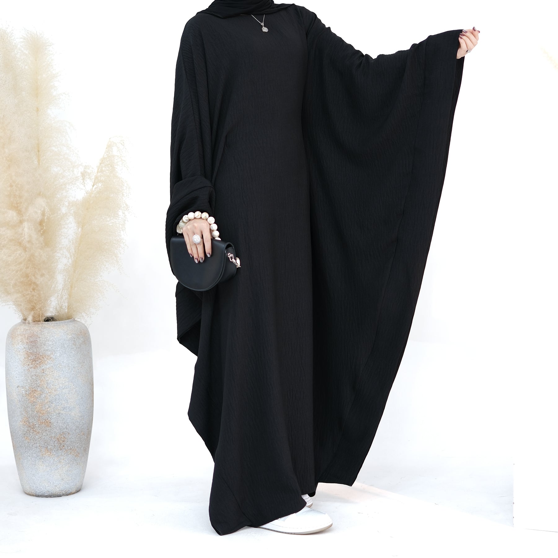 Black Maxi Abaya with Batwing Sleeves | Eolante Clothing 