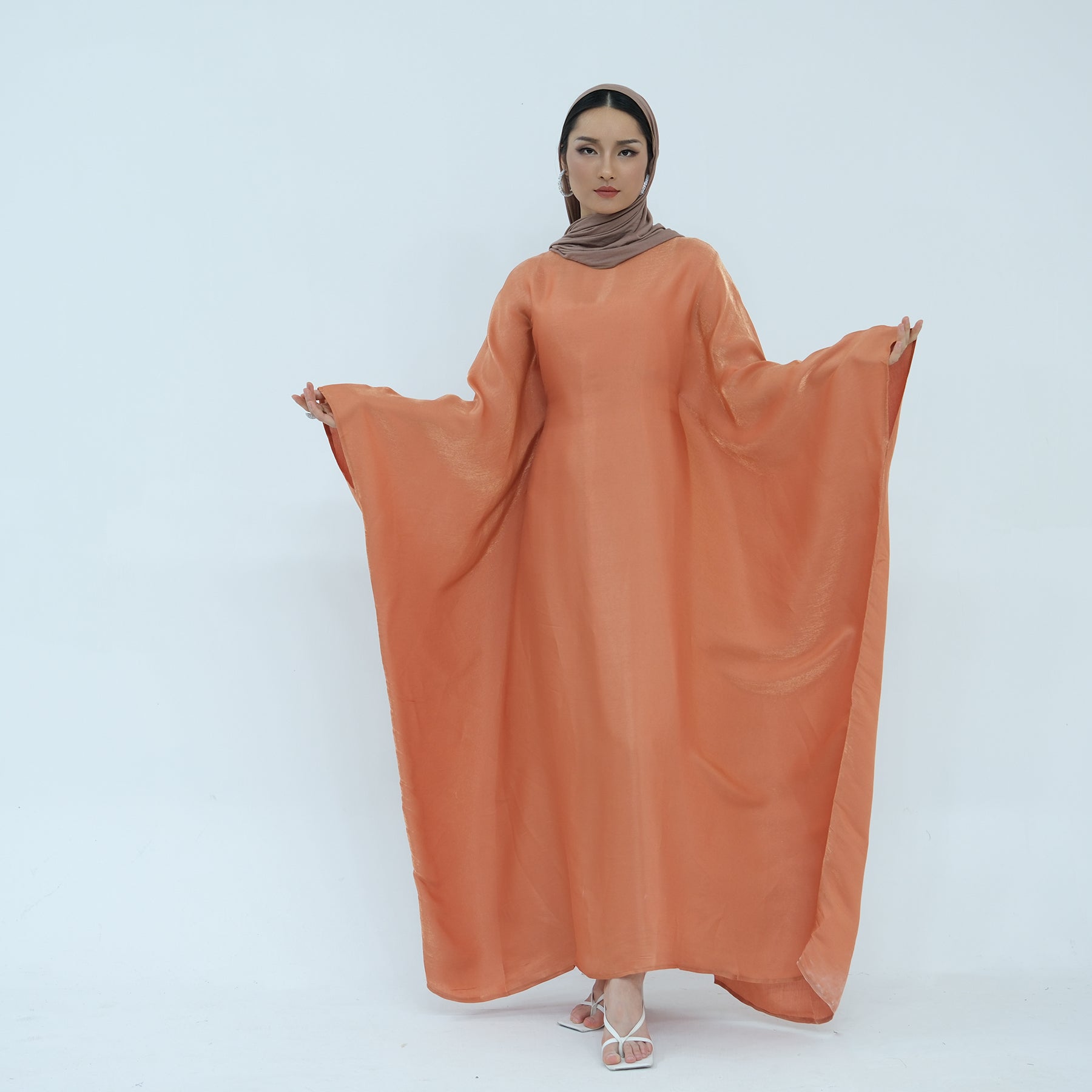 Batwing Sleeves in Shiny Maxi Abaya | Eolante Clothing 