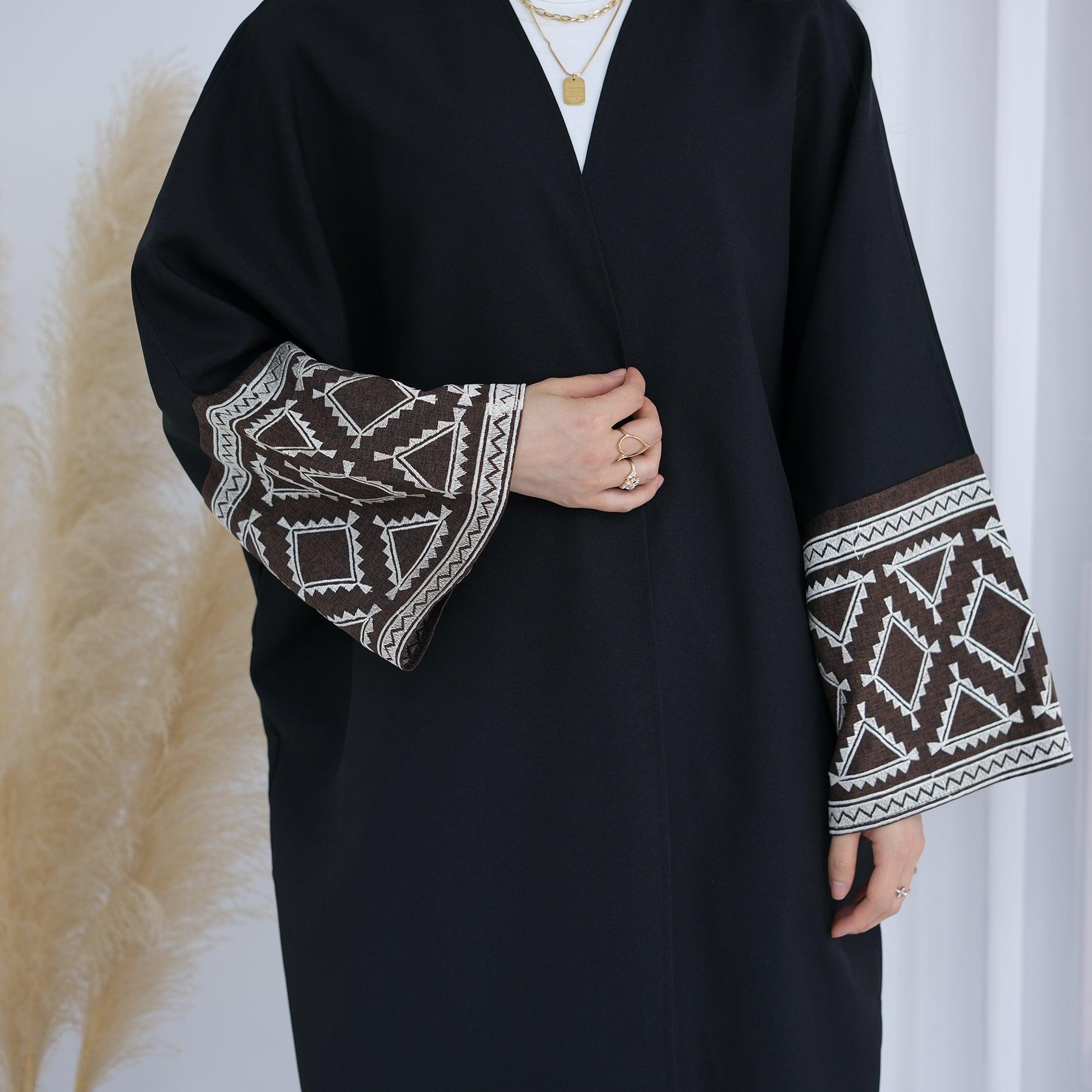 Black Open Abaya with Embroidery | Eolante Clothing 