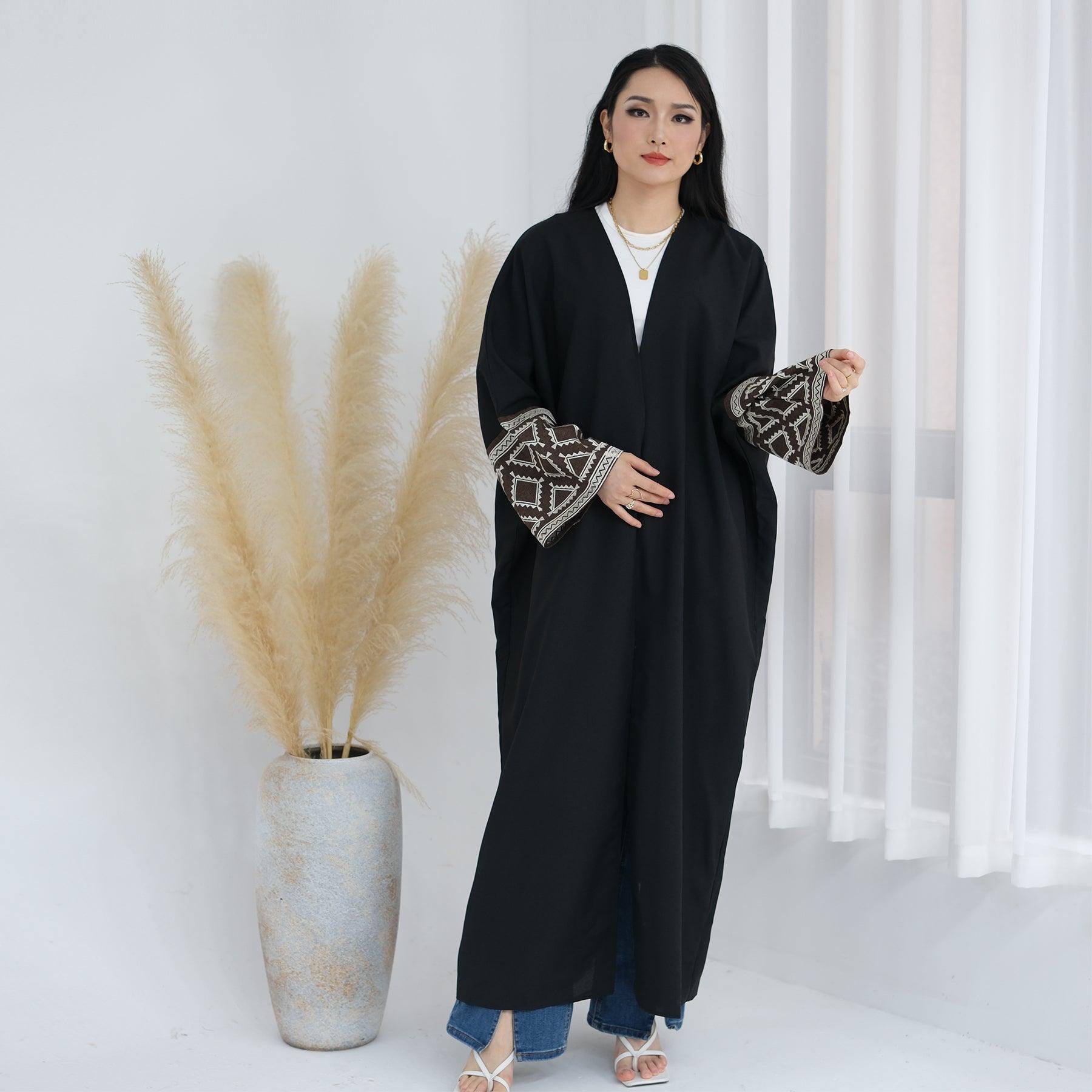 Geometric Design in Open Abaya | Eolante Clothing '