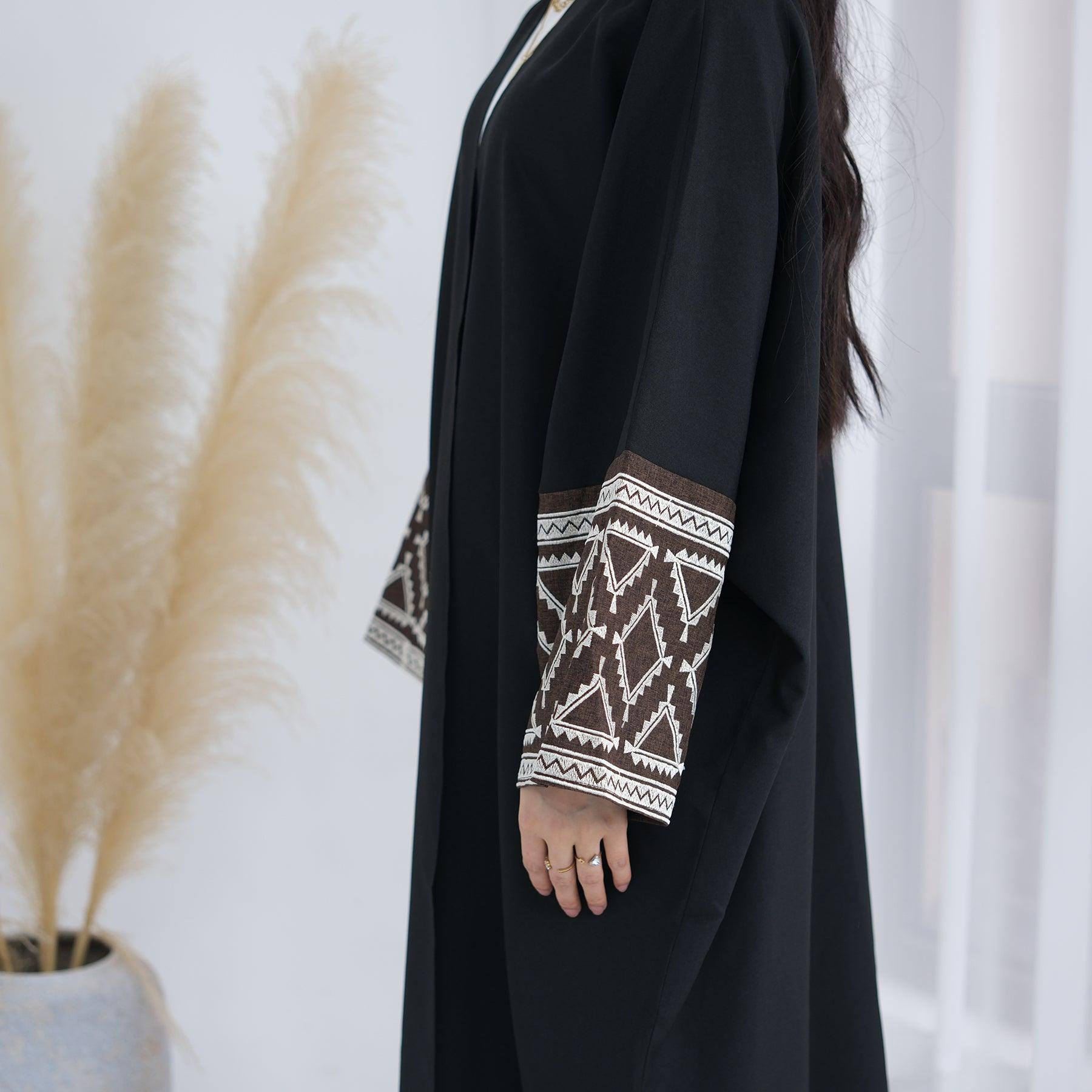 Black Open Abaya with Geometric Design | Eolante Clothing 