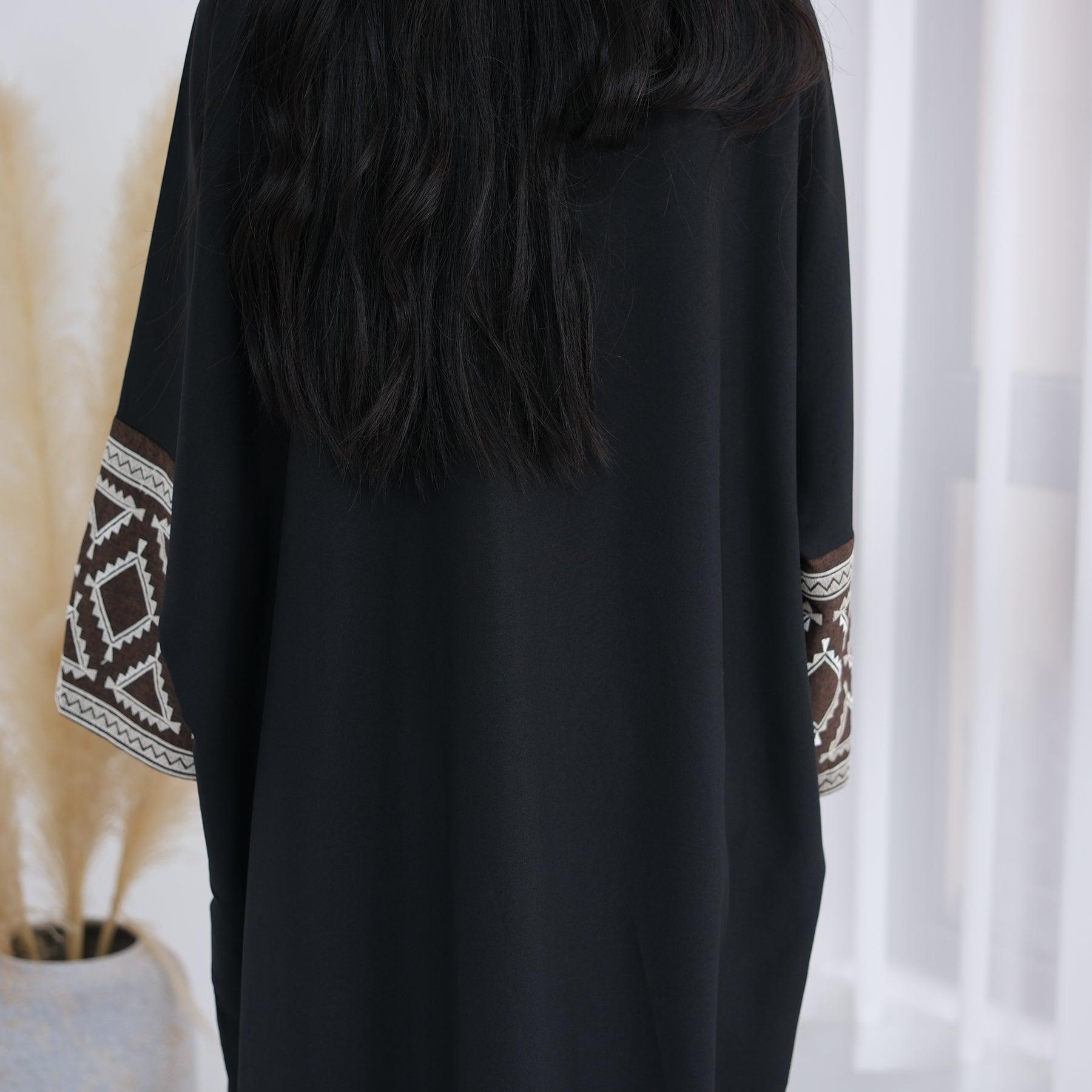 Embroidered Abaya in Black | Eolante Clothing 