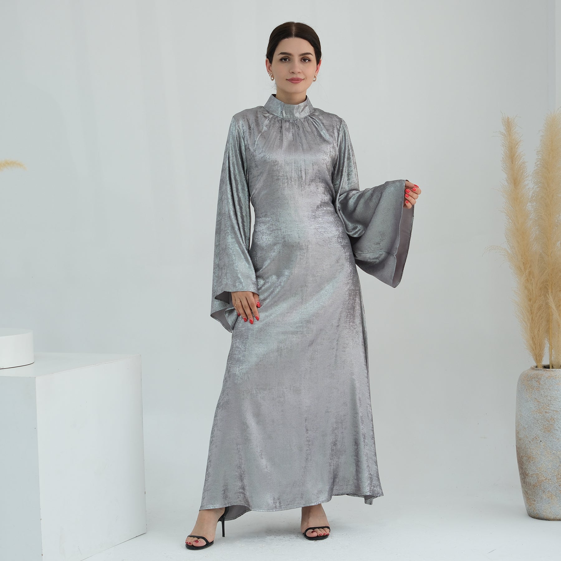 Light Gray Velvet Maxi Abaya | Eolante Clothing 