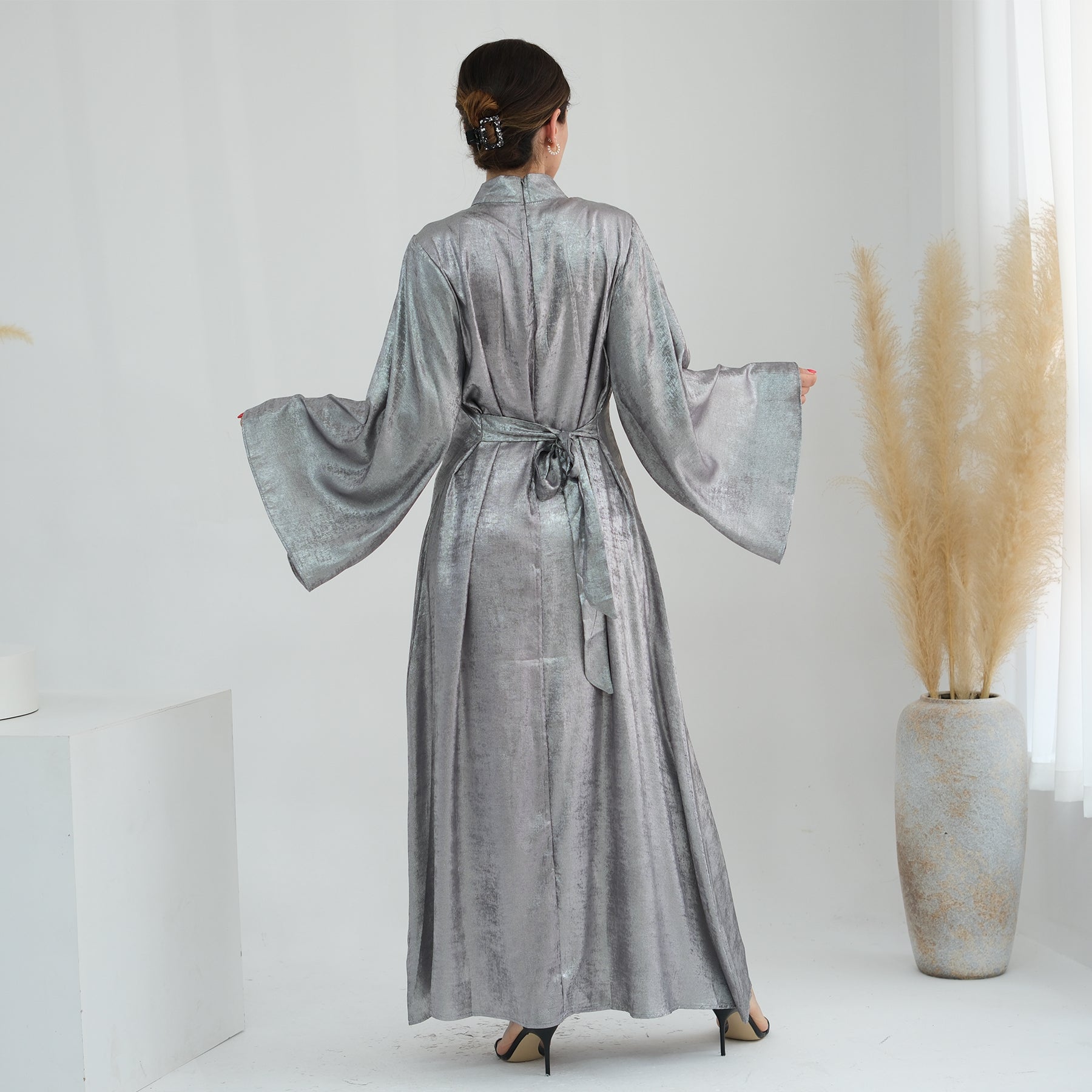 Light Gray Velvet Maxi Abaya | Eolante Clothing 