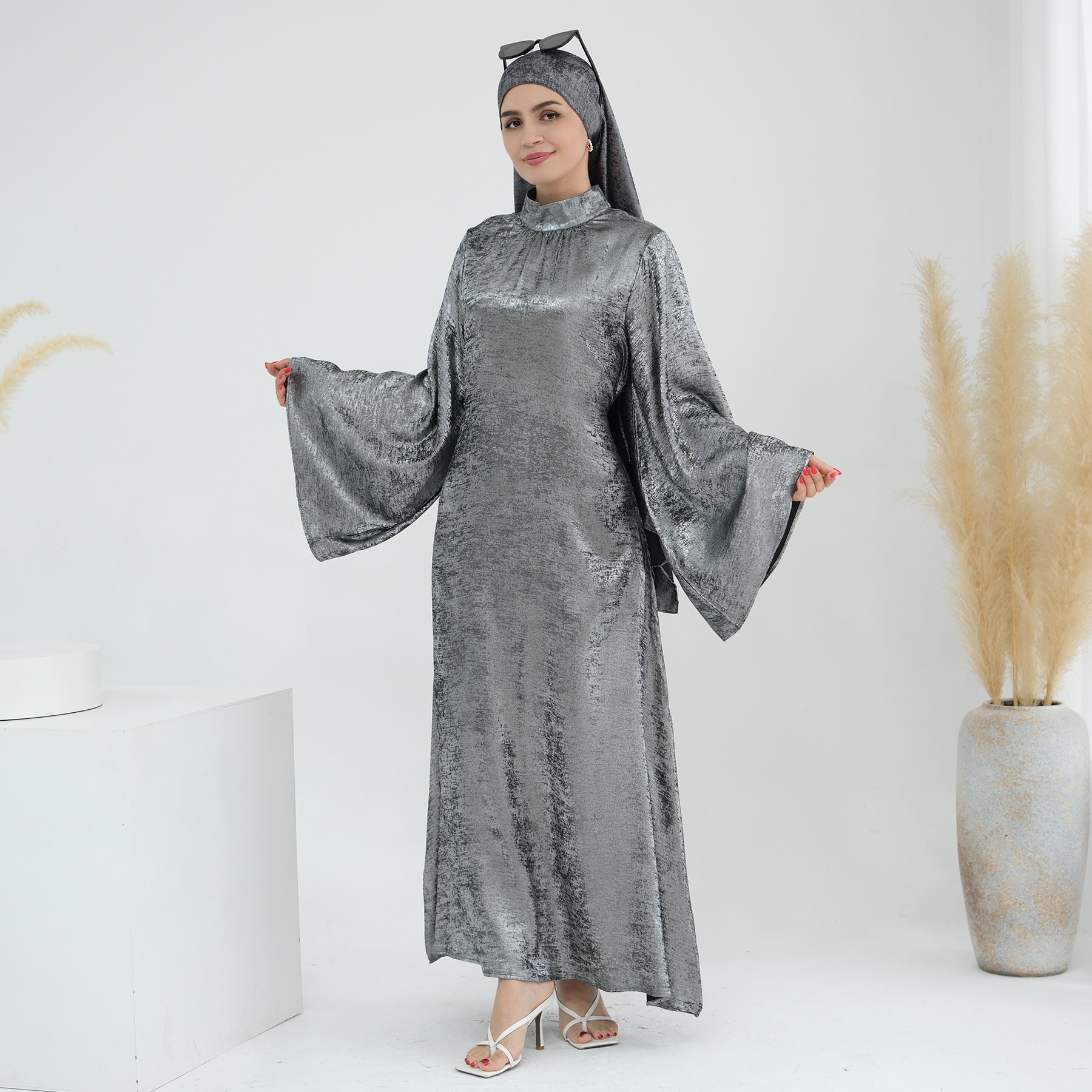 High-Neck Velvet Maxi Abaya - Eolante Clothing 