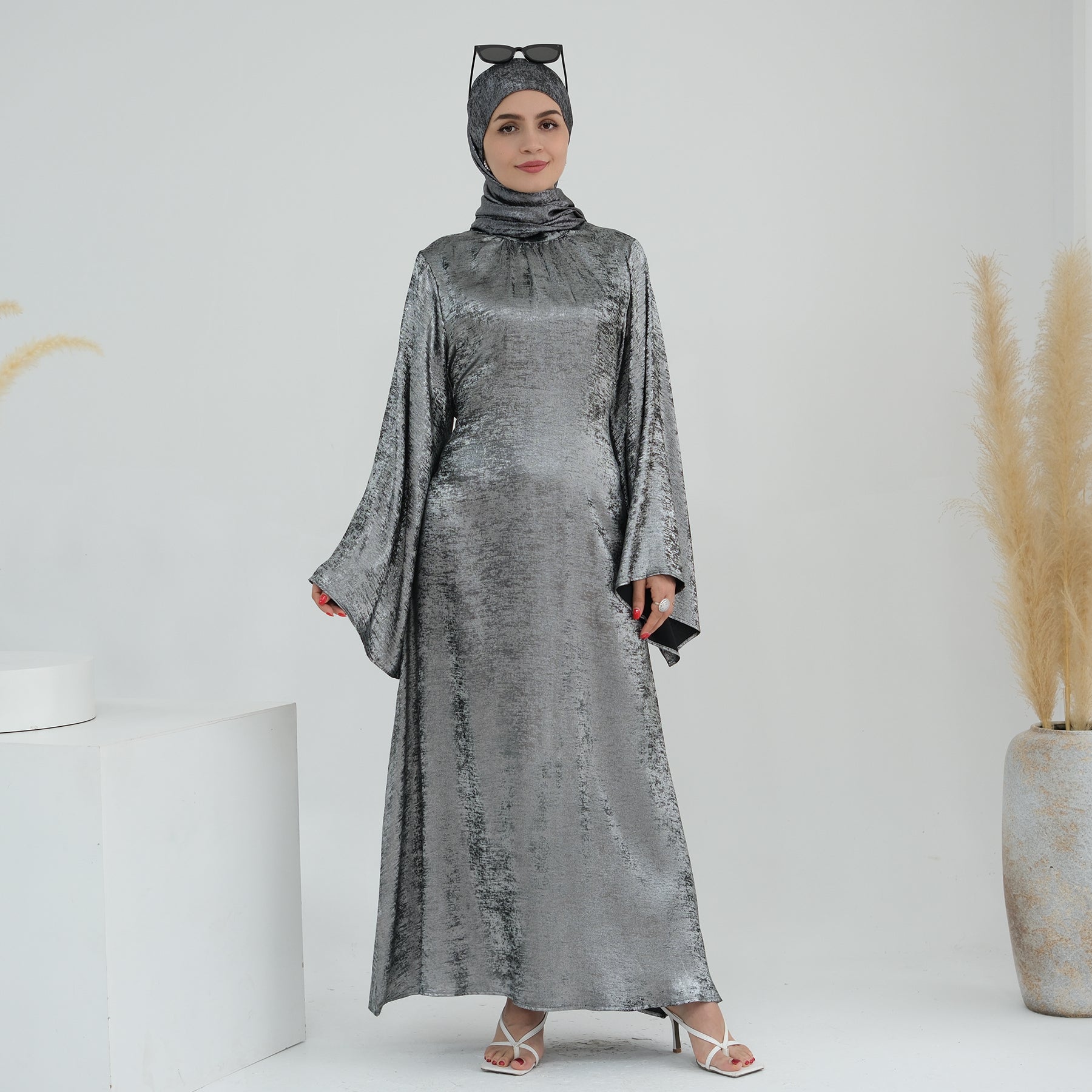 Velvet in Slate Gray Abaya Dress | Eolante Clothing 