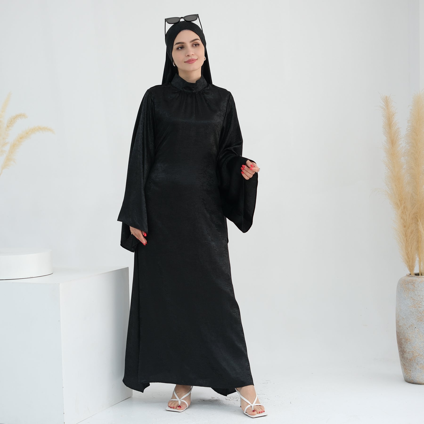 Black Velvet Maxi Abaya| Eolante Clothing 