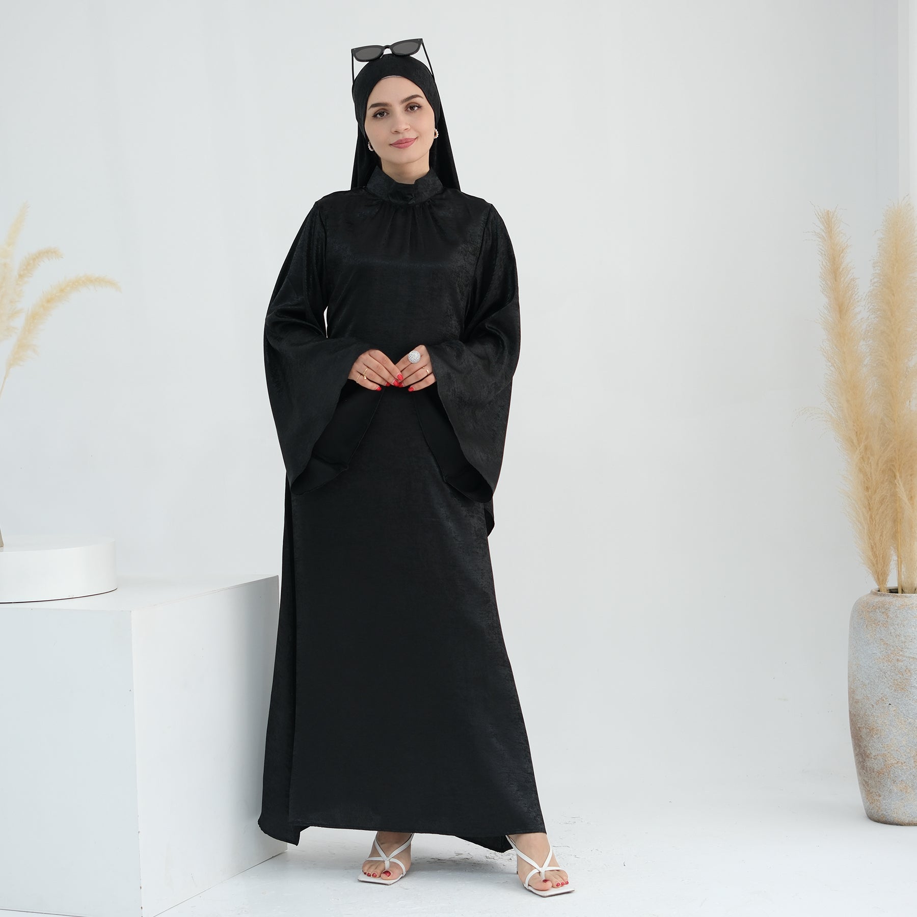 High-Neck Maxi Abaya in Black Velvet | Eolante Clothing 