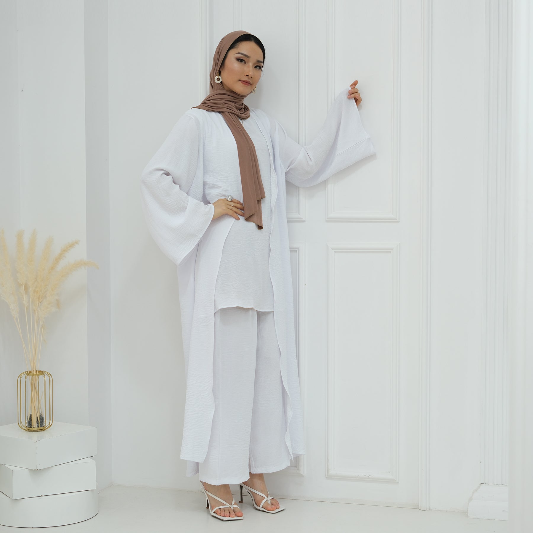 3 Piece Abaya Set, Wrinkled Abaya, Matching HIjab and Belt - Eolante Clothing