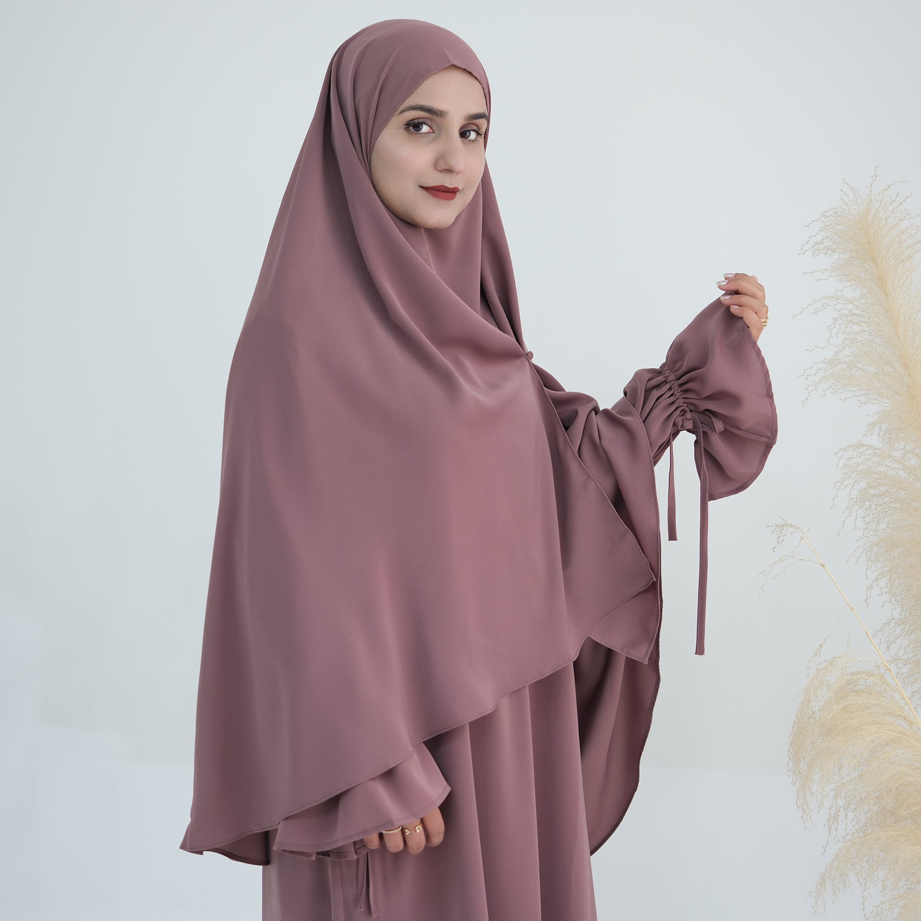 Nida Fabric in Cinched Sleeves Maxi Abaya | Eolante Clothing 