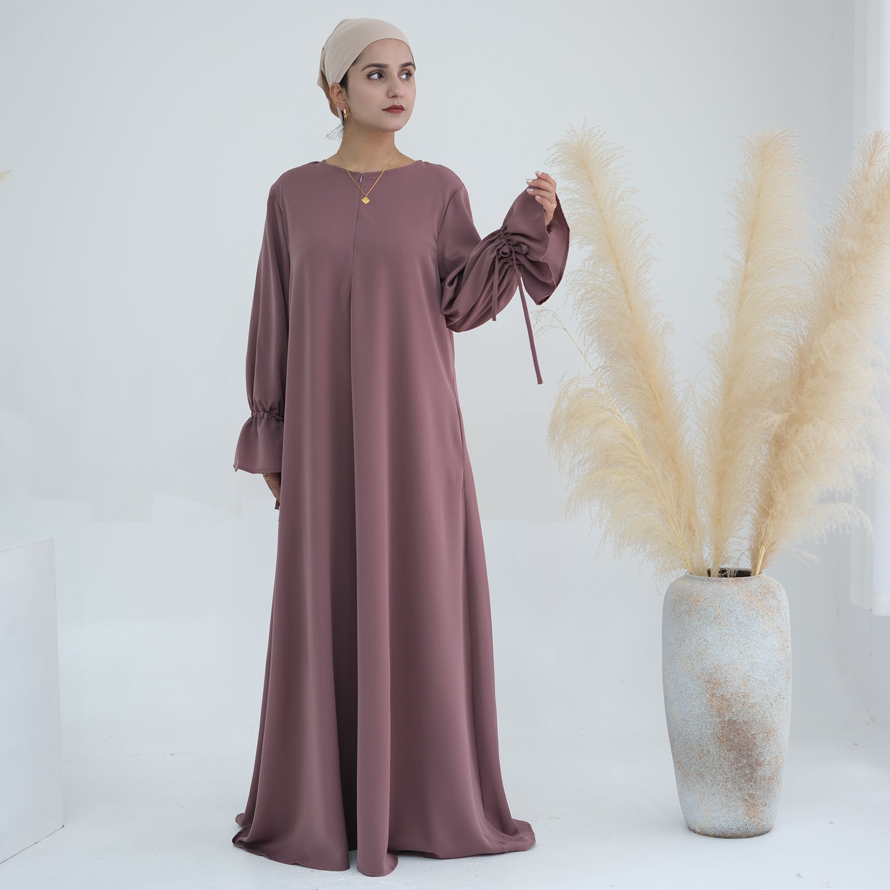 Cinched Sleeves in Maxi Abaya | Eolante Clothing 